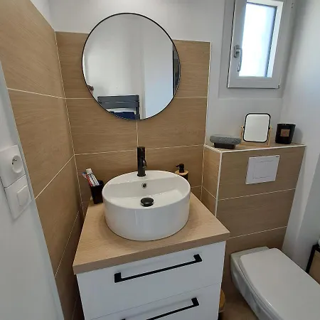 Saint Loup Climatise Entierement Renove 아파트 *